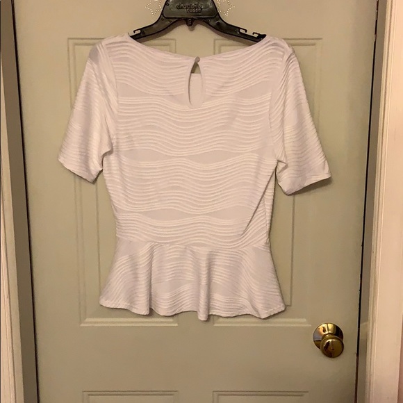 🌻🌻Beautiful white shirt - Picture 2 of 4